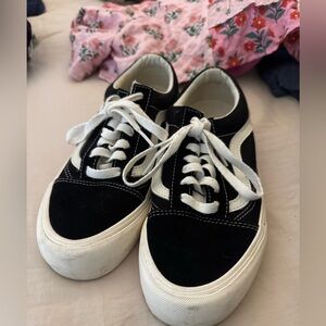 CLASSIC Vans Black Suede Low-Top Sneakers 7.5 WOMENS 6 MENS